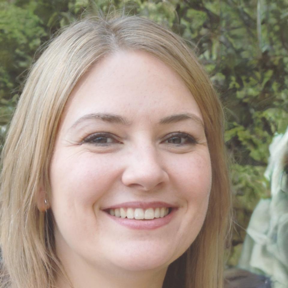 Marie Dubois, Analyste Financière Senior